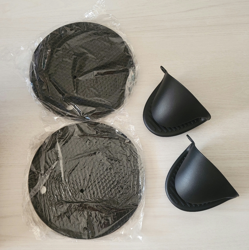 4 Pack Silicone Pot Holders And Mini Oven Mitts For Kitchen Black NEW